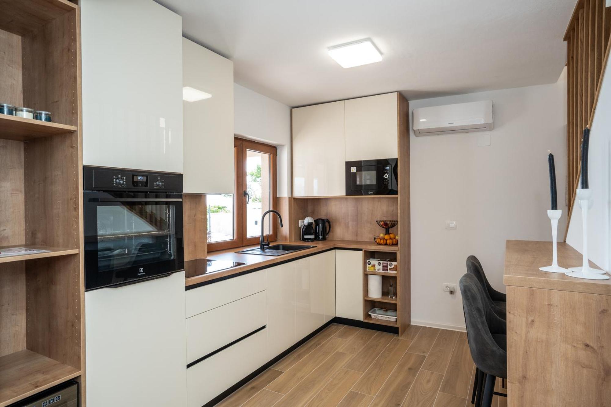 Villa Kamia With Private Heated Pool And Electric Vehicle Adapter Zubovići Exteriér fotografie